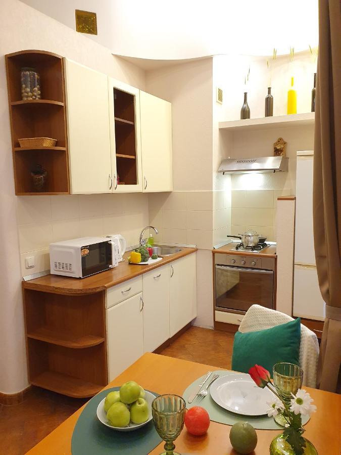 Inn Home Apartments - Pechersk Area キエフ エクステリア 写真